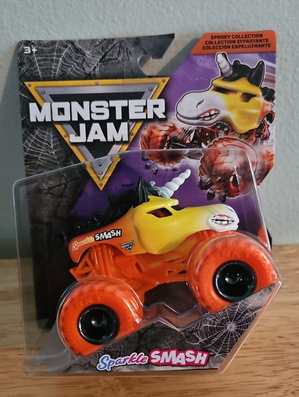 2026 Monster Jam Sparkle Smash Spooky Collection Halloween 1:64